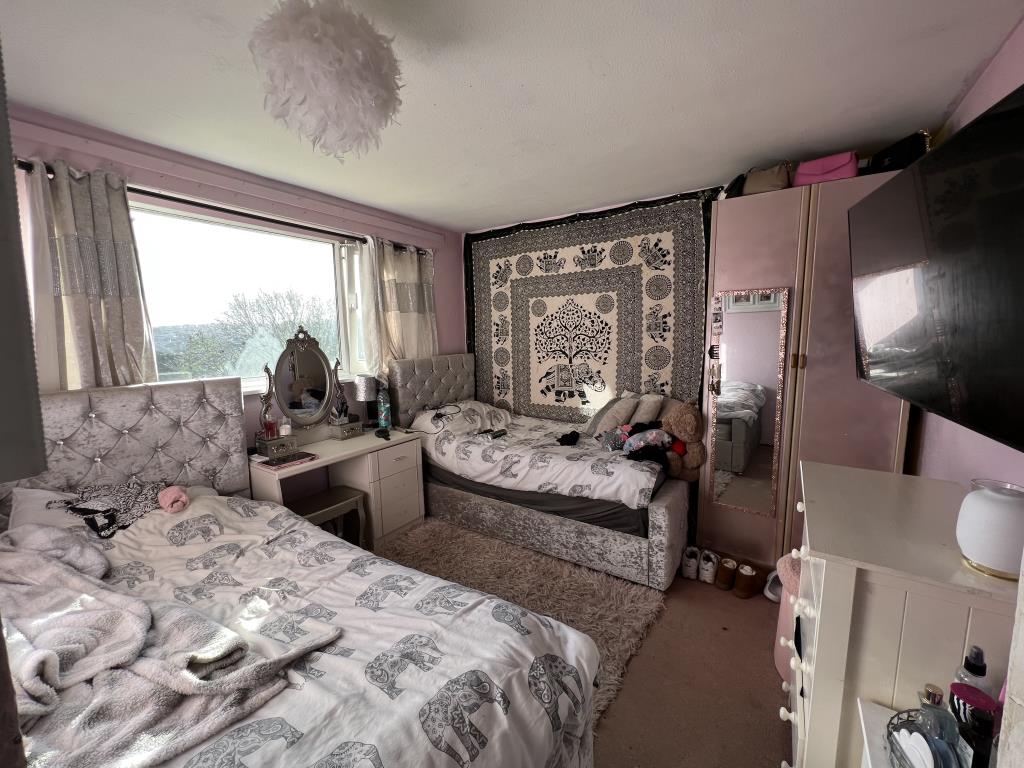 Lot: 144 - FREEHOLD RESIDENTIAL INVESTMENT - General view of bed 1